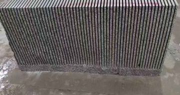东莞芝麻白毛板荒料切割