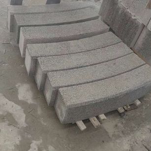 东莞芝麻白弧形路牙石