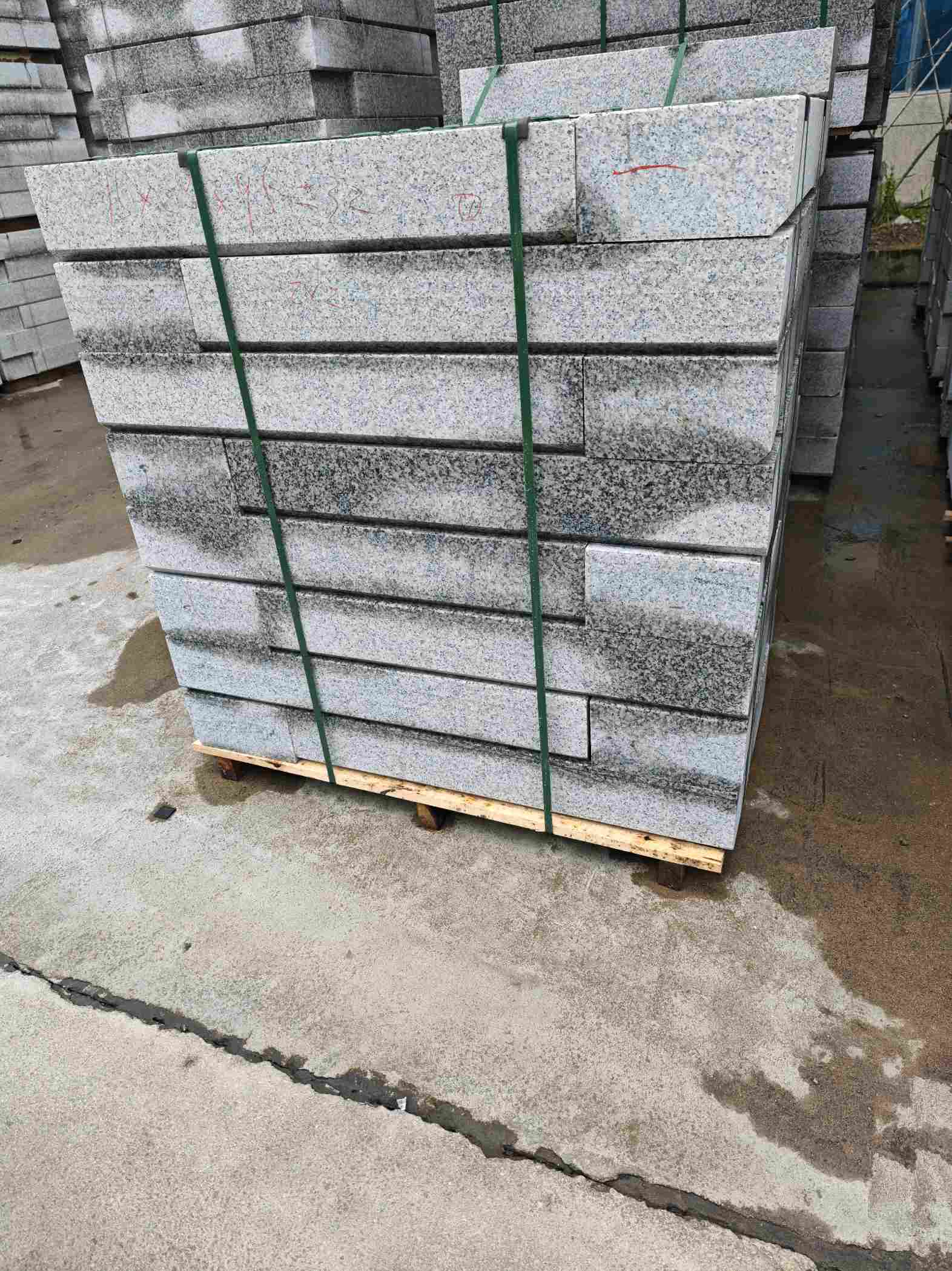 东莞芙蓉白路牙石，马路牙子