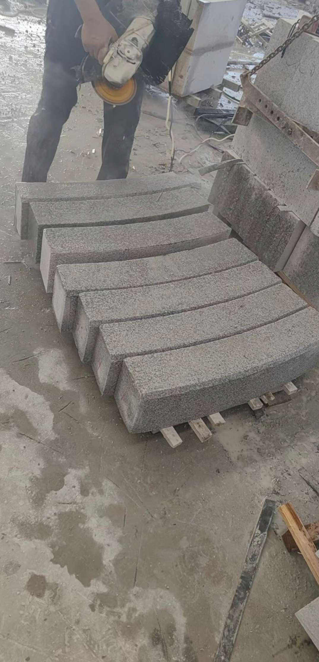 东莞芝麻白弧形路牙石